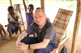 Takeshi Furuichi with local kids at Wamba Village in the DRC